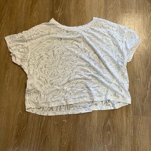 Lululemon pattern crop top size 6
